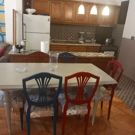 Retro Central Apartment *